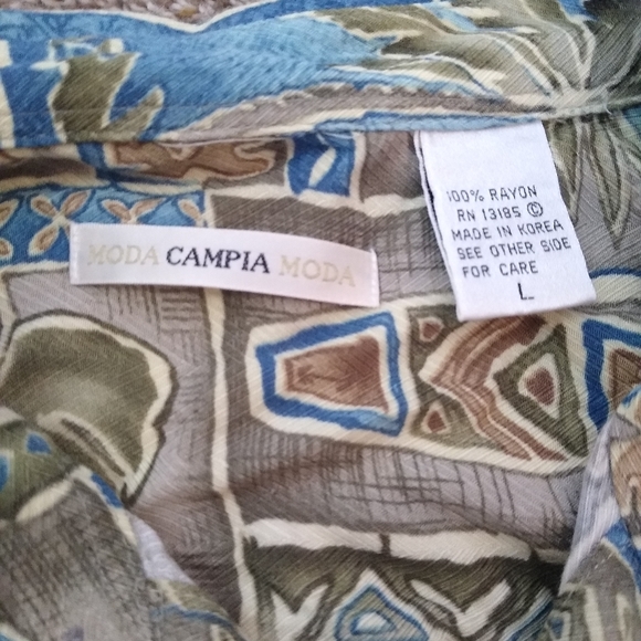 Moda Campia Hawaiian Floral Print Button Down - Picture 7 of 7